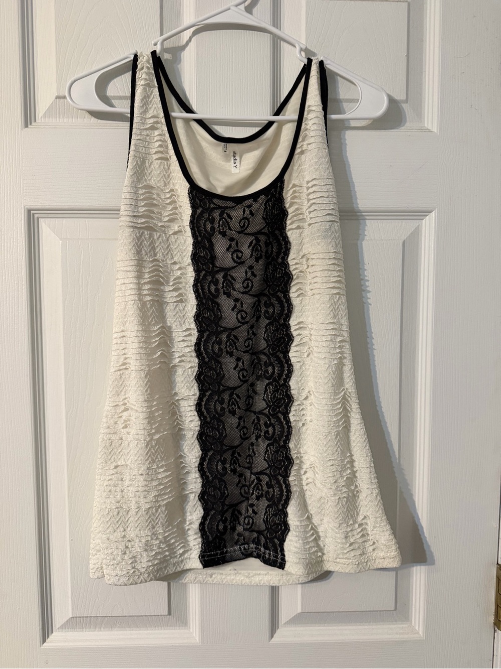 Women’s Studio Y Textured Black Lace White Tank Top Size Medium
